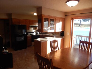 open dining to kitchen