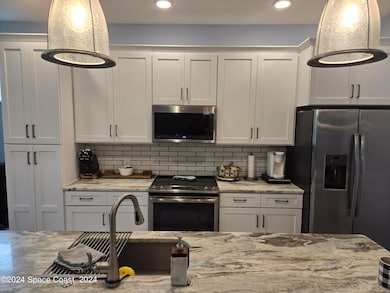 OH, THAT GRANITE & SUBWAY TILE!