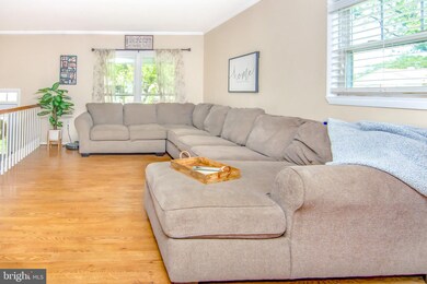 906 Palm Tree Cir, Glen Burnie, MD 21060 - photo 4