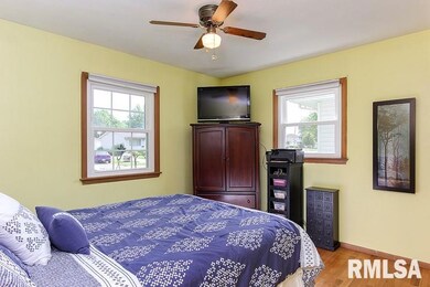 2165 W 35th St, Davenport, IA 52806 - photo 3