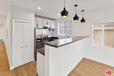 4537 St Charles Place unit 4539 1/2, Los Angeles, CA 90019 - photo 2
