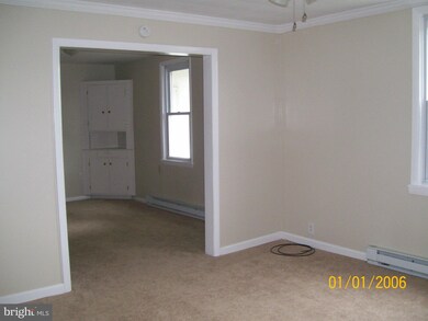 397 Wilkes St, Berkeley Springs, WV 25411 - photo 2
