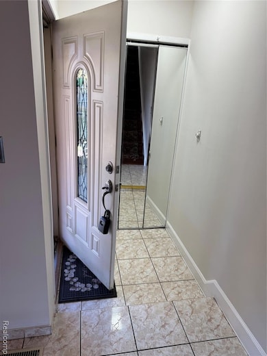 4226 Angeline Dr, Sterling Heights, MI 48310 - photo 2