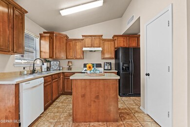 6237 Lovebird Ln, El Paso, TX 79924 - photo 3