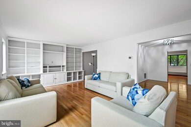 2147 Chapel Valley Ln, Lutherville Timonium, MD 21093 - photo 4