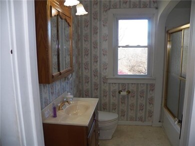 1st Floor Full Bathroom