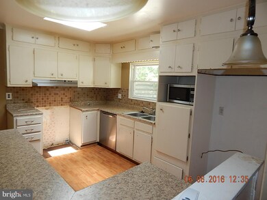 305 Sacred Heart Ln, Reisterstown, MD 21136 - photo 3