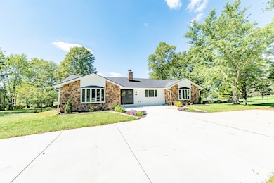 3532 Shoshonee Dr, Columbus, IN 47203 - photo 2