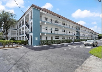 Gardens by the Sea unit 211, Pompano Beach, FL 33062 - photo 3