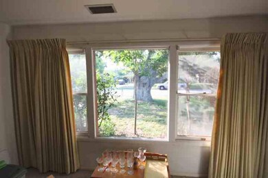 1010 E Inez St, Beeville, TX 78102 - photo 2