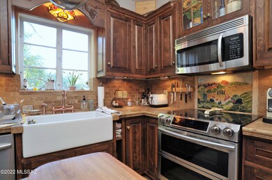 kitchen cabs close