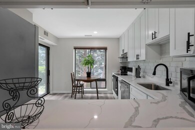 120 Roberts Ln unit 101, Alexandria, VA 22314 - photo 3