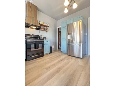 220 W Center St, Heppner, OR 97836 - photo 2