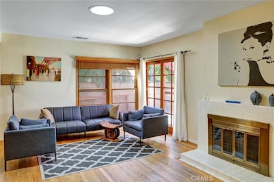 15123 Killion St, Sherman Oaks, CA 91411 - photo 2