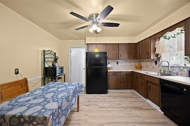 1421 Fleming Ave, Mc Kees Rocks, PA 15136 - photo 7