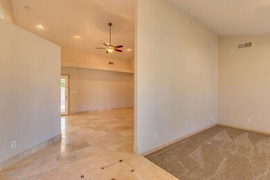 06-entry:living:family Lynwood