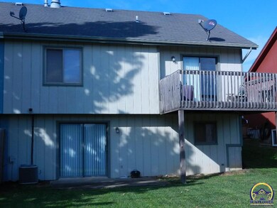 3538 SW Eveningside Dr, Topeka, KS 66614 - photo 2