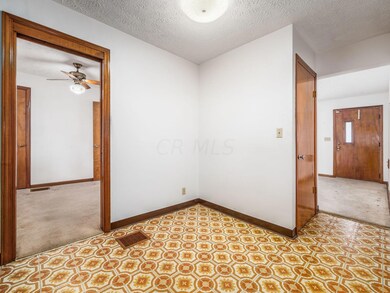 012_60b64_N 3339 Karl Rd 019a