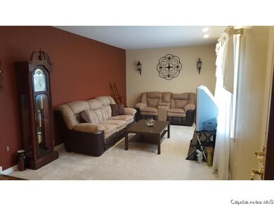 136 Lakeland Dr, Galesburg, IL 61401 - photo 3