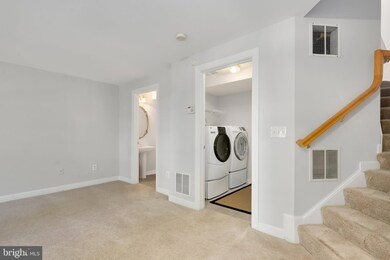 4304 Thomas Brigade Ln, Fairfax, VA 22033 - photo 4