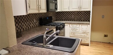 1030 NE 11th St, Moore, OK 73160 - photo 2