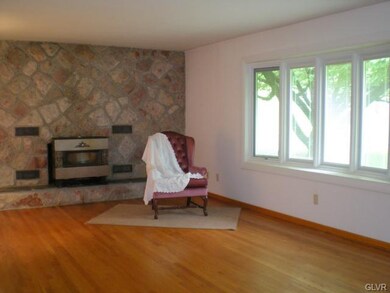 4717 Chestnut Hill Rd, Center Valley, PA 18034 - photo 2