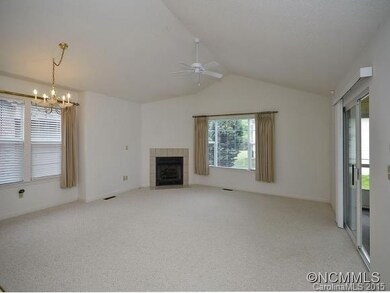37 Gray Wolf Ln, Hendersonville, NC 28792 - photo 2