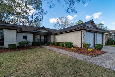 1924 Tracy Lynn Ln, Alvin, TX 77511 - photo 4