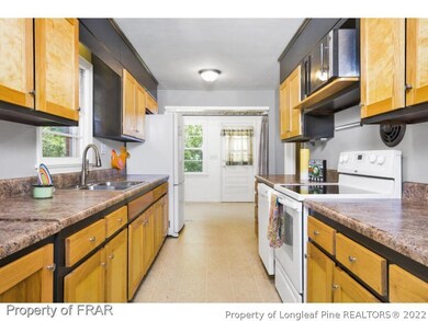 402 Durant Dr, Fayetteville, NC 28304 - photo 5