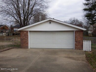 9411 Doewood Ln, Louisville, KY 40291 - photo 3