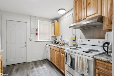 1132 Main St, Grinnell, IA 50112 - photo 5