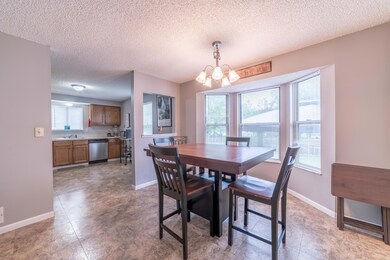 Eat-in Kitchen
