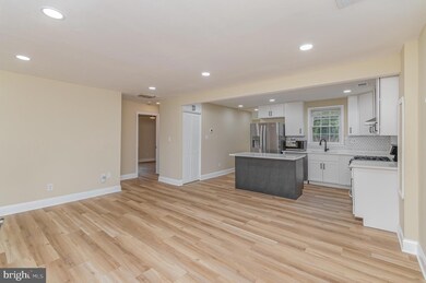 4105 Chestnut St, Fairfax, VA 22030 - photo 4