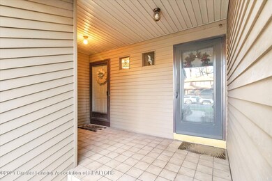 05-2012 Greenwich Ct-Windowstill Real Es