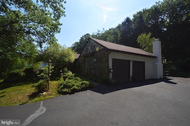 820 Strawberry Ln, Langhorne, PA 19047 - photo 2