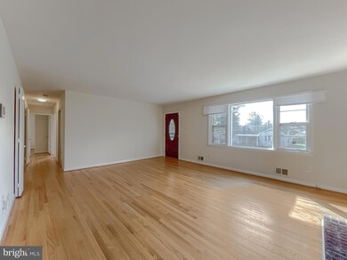 5802 Burgess Rd, District Heights, MD 20747 - photo 6