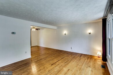 20404 Watkins Meadow Dr, Germantown, MD 20876 - photo 5