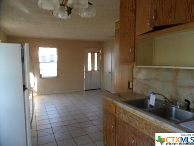 711 W Avenue B, Copperas Cove, TX 76522 - photo 4