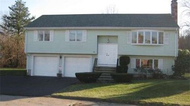 120 Chestnut Cir, Randolph, MA 02368 - photo 2