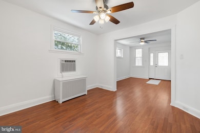 599 E Carver St, Philadelphia, PA 19120 - photo 7