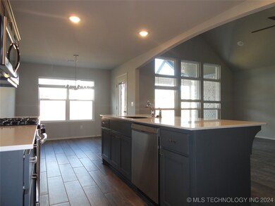 3801 N 33rd St, Broken Arrow, OK 74014 - photo 2