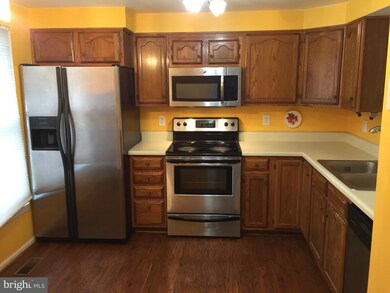 16998 Point Pleasant Ln, Dumfries, VA 22026 - photo 2