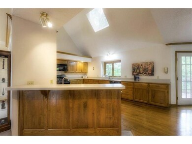 7637 Acuff Ln, Shawnee, KS 66216 - photo 5