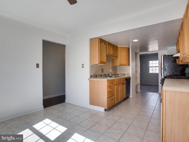 1952 Mayflower Dr, Woodbridge, VA 22192 - photo 7