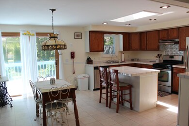 Kitchen:Dining