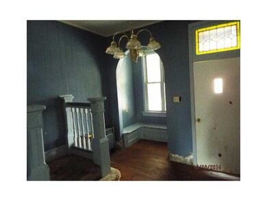 Entry/Foyer.