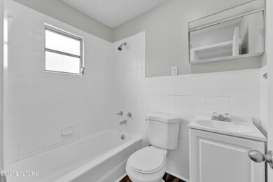 07-217 W Fairview Rd-7