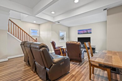 2 Floors, Unit 2