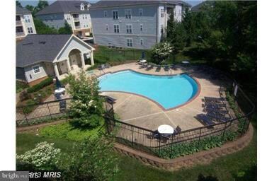 11337 Westbrook Mill Ln unit 302, Fairfax, VA 22030 - photo 3