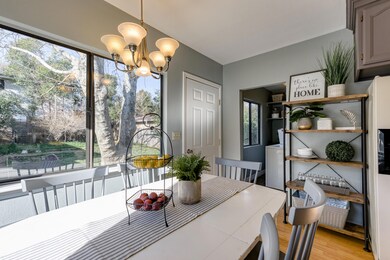 Bright & Cheery Dining Room